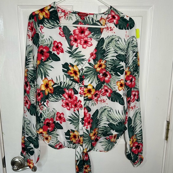 GUESS Size Medium Hawaiian Tie Front Blouse V-neck long Sleeve Button-Up Floral - Picture 1 of 10
